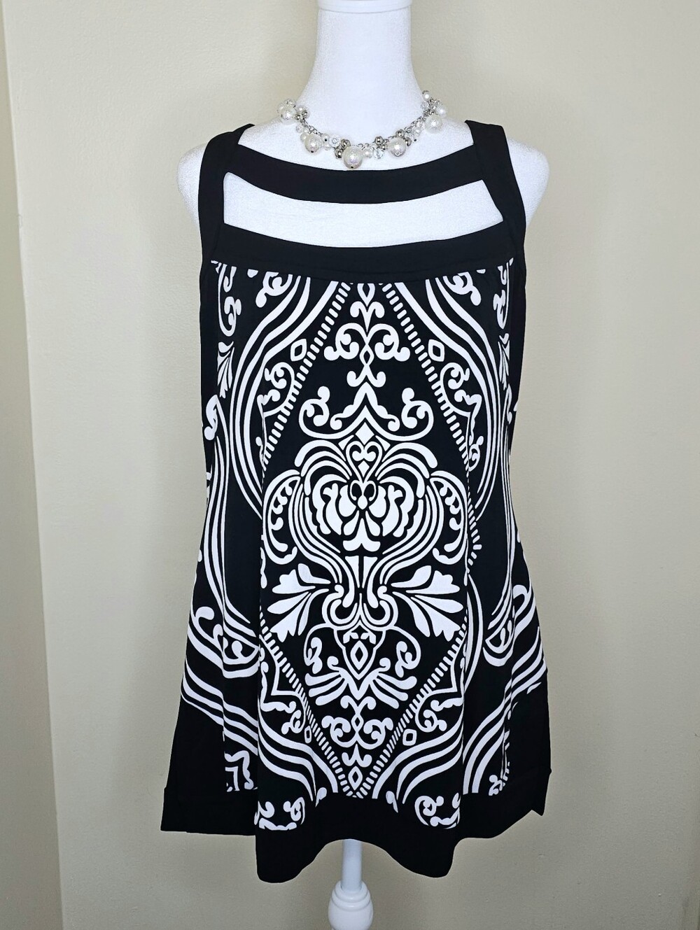 NWT White House Black Market Black White Ornate Print Cutout Tunic Top L Artsy